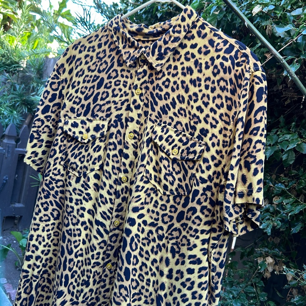 Guess trippy cheetah print shirt